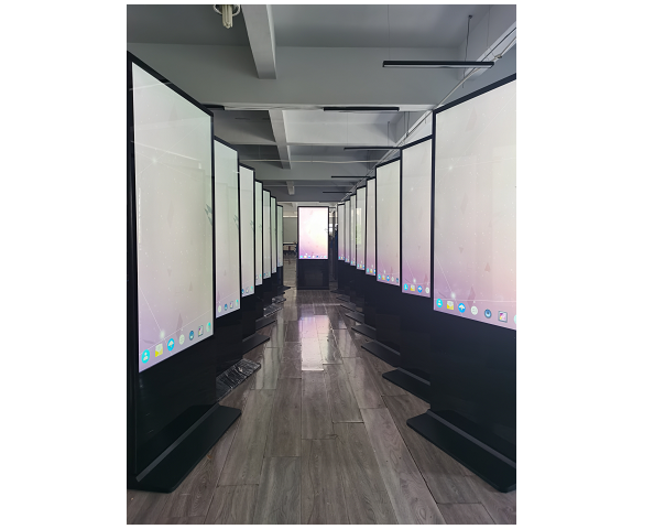 迅博明一批55寸和65寸立式液晶广告机应用于重庆某足球场项目